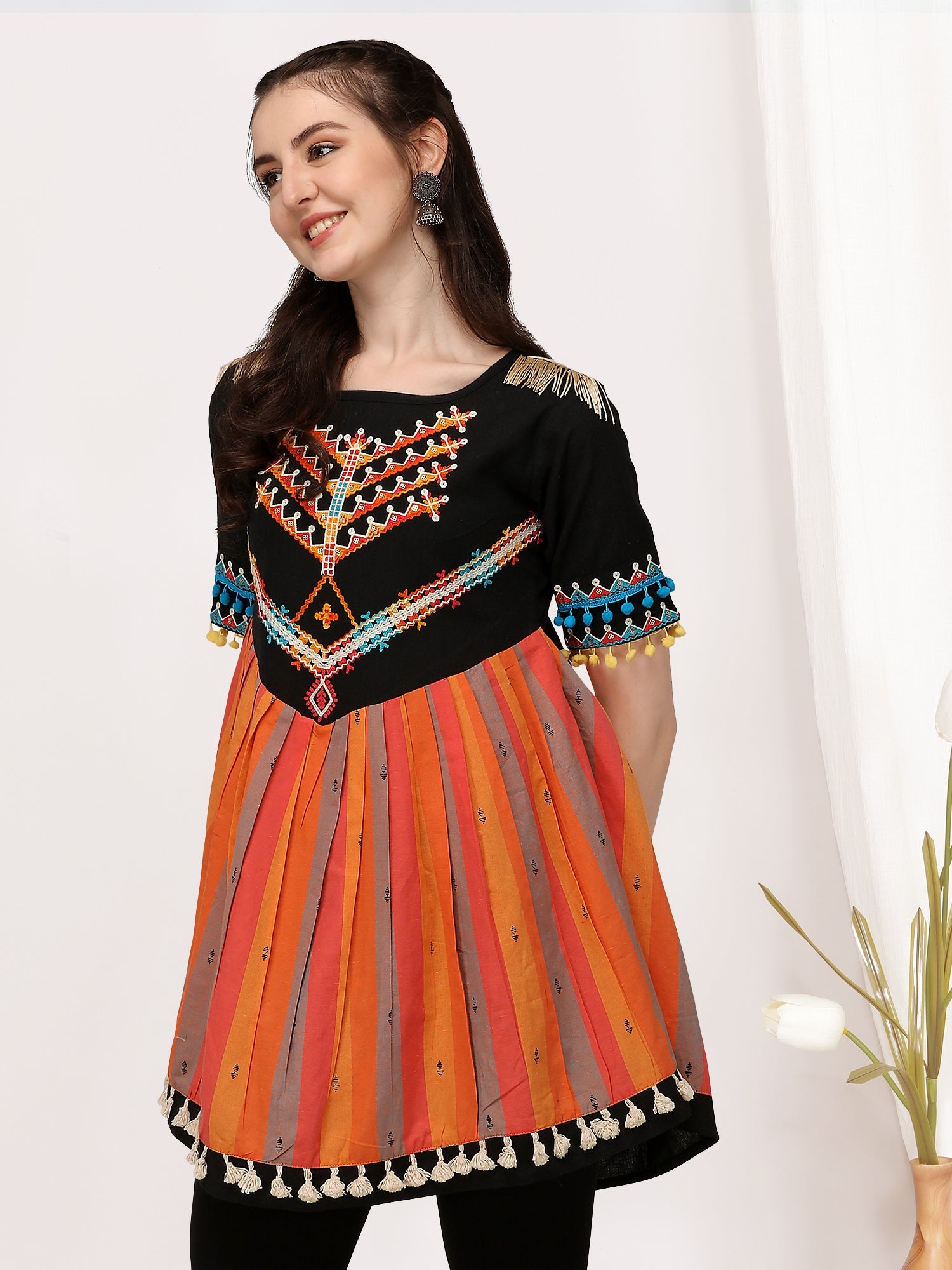 Black embroidered cotton long kedia top